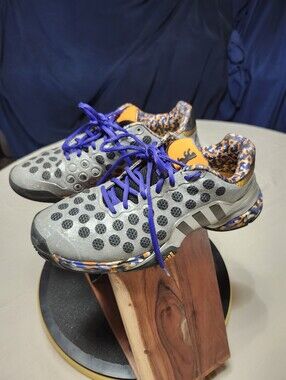 2015 Adidas Barricade Berlin Wall Limited Edition COLLECTIBLE Mens Size 9.5